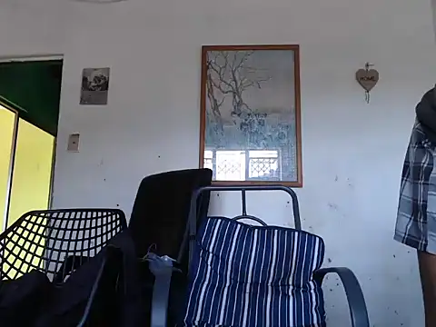 Snapshot of OfficialFrankX chatting on April 2026 07:19:01 AM OfficialFrankX online show from April 2026 07:19:01 AM