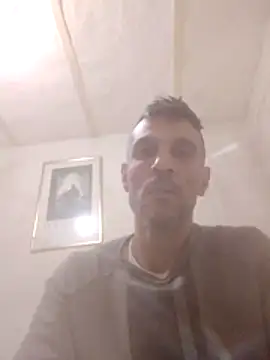 Snapshot of Guillelp chatting on June 2026 01:53:02 PM Guillelp online show from June 2026 01:53:02 PM