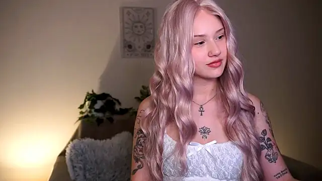 petite temptresss online show from April 2026 04:17:02 PM