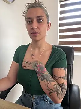 Isabella varella- online show from May 2026 01:39:01 PM