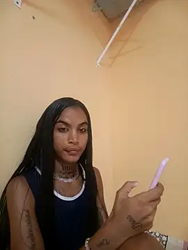 Snapshot of La_ReynaZendeya chatting on April 2026 11:57:01 PM La ReynaZendeya online show from April 2026 11:57:01 PM