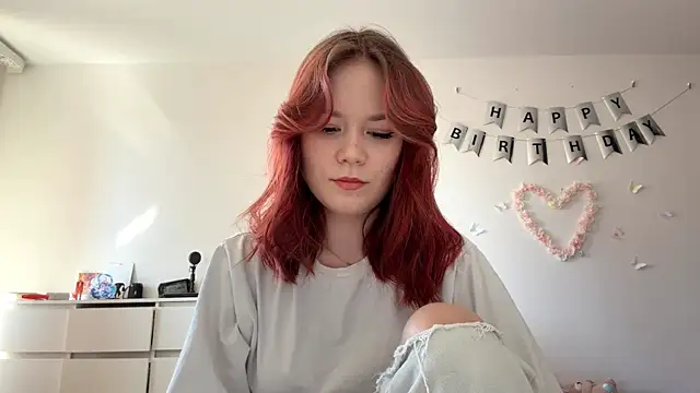 Snapshot of BernieceFender chatting on April 2026 09:06:01 AM BernieceFender online show from April 2026 09:06:01 AM