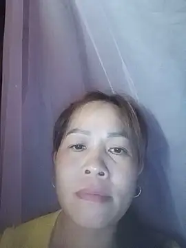 Snapshot of -Luni- chatting on May 2026 09:27:01 AM -Luni- online show from May 2026 09:27:01 AM