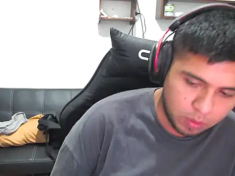 axellrz  online show from April 2026 11:41:01 AM