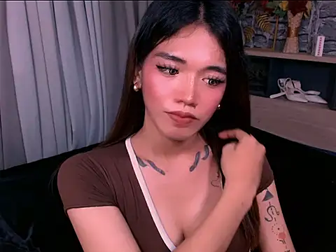 Akari hunt online show from May 2026 08:17:01 PM