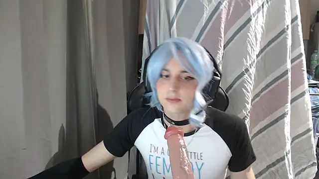 Snapshot of LuunaUwU chatting on April 2026 09:57:02 PM LuunaUwU online show from April 2026 09:57:02 PM