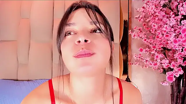 Lady 01 online show from April 2026 02:11:02 PM