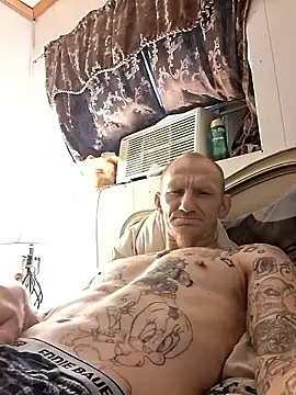 Snapshot of travisrwade chatting on April 2026 03:17:02 PM travisrwade online show from April 2026 03:17:02 PM