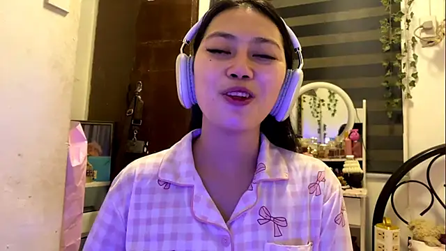 GlindaDejardin online show from May 2026 06:47:02 PM