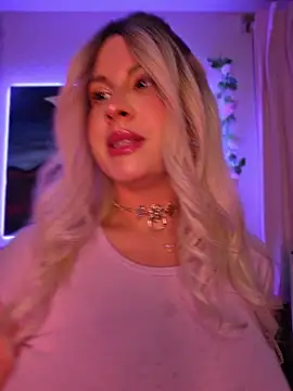 ItsAuroraBorealis online show from May 2026 12:08:01 AM