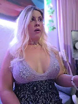 ItsAuroraBorealis online show from June 2026 01:18:01 AM