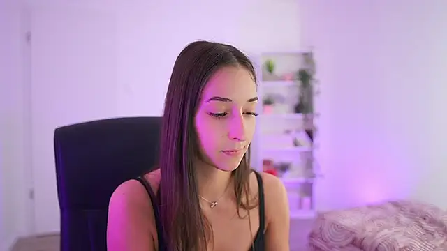 Snapshot of Crystalbrunette18 chatting on April 2026 05:46:01 PM Crystalbrunette18 online show from April 2026 05:46:01 PM