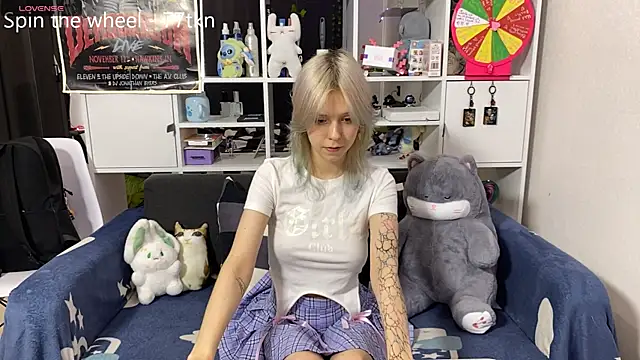Snapshot of LunaBless chatting on July 2026 03:19:02 PM LunaBless online show from July 2026 03:19:02 PM