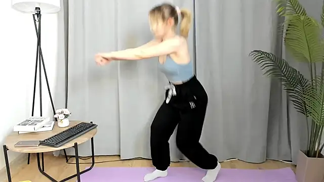 RoxieKaus online show from April 2026 06:25:02 AM