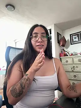 vampiralatina online show from May 2026 04:59:02 PM