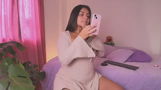 Snapshot of Addela_ chatting on April 2026 06:31:02 PM Addela online show from April 2026 06:31:02 PM