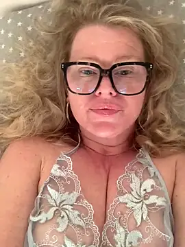 Love Lee xo online show from April 2026 10:55:01 PM