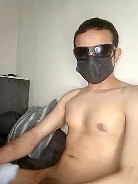 Snapshot of LuisLatinboyy chatting on April 2026 08:39:01 PM LuisLatinboyy online show from April 2026 08:39:01 PM