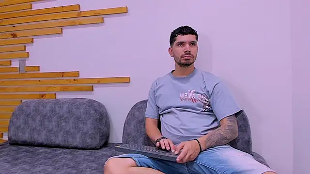 Snapshot of Mateew__ chatting on April 2026 02:07:01 PM Mateew online show from April 2026 02:07:01 PM