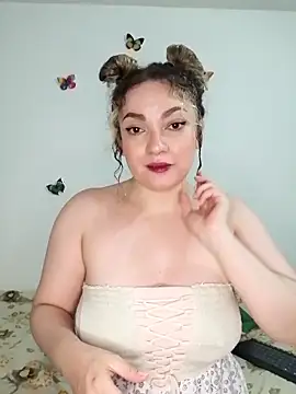 Snapshot of honey_hornie chatting on April 2026 01:30:01 AM honey hornie online show from April 2026 01:30:01 AM
