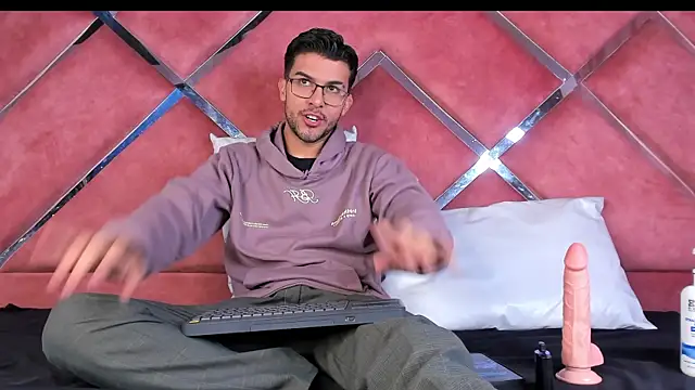 RodrigoColby2 online show from June 2026 02:43:02 AM