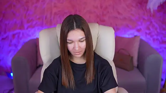 Snapshot of ViolettStar_ chatting on April 2026 07:31:01 AM ViolettStar online show from April 2026 07:31:01 AM