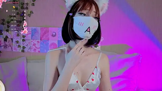 Snapshot of LunaNyanmi chatting on April 2026 09:23:02 AM LunaNyanmi online show from April 2026 09:23:02 AM