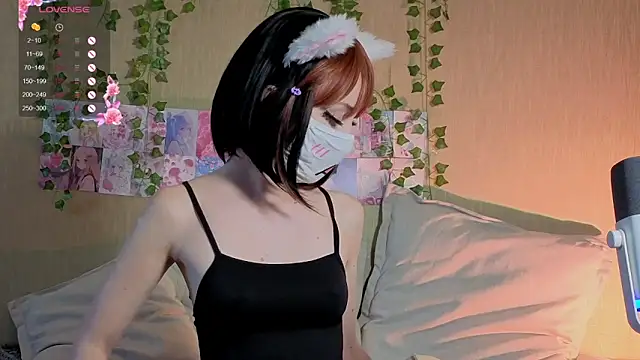 Snapshot of LunaNyanmi chatting on May 2026 02:36:02 PM LunaNyanmi online show from May 2026 02:36:02 PM