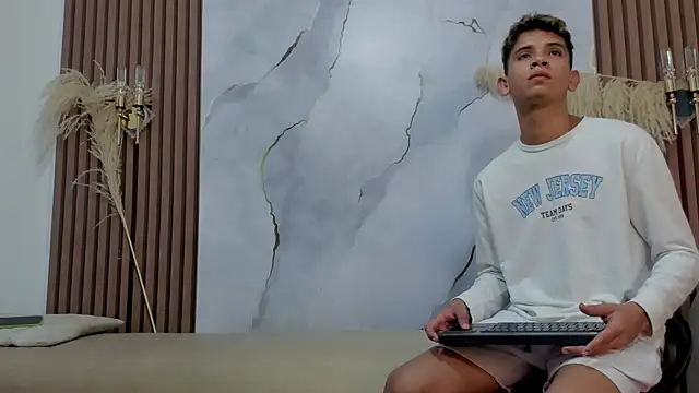 Snapshot of Ethanhot_os chatting on June 2026 07:34:02 PM Ethanhot os online show from June 2026 07:34:02 PM