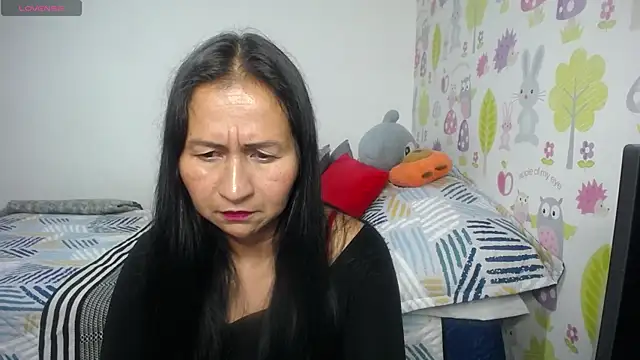 Snapshot of Tyna_b chatting on June 2026 01:25:02 AM Tyna b online show from June 2026 01:25:02 AM