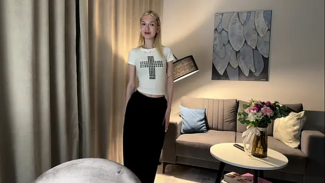 EvelineMolima online show from April 2026 07:55:02 PM