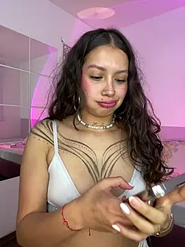 Snapshot of Dreanaa chatting on May 2026 08:26:02 PM Dreanaa online show from May 2026 08:26:02 PM