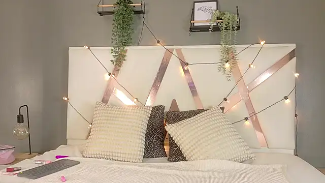 AriannaLux   online show from April 2026 07:52:02 PM