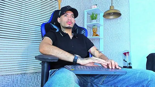 Snapshot of Daniel_huge22 chatting on June 2026 02:31:01 PM Daniel huge22 online show from June 2026 02:31:01 PM