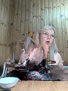 White-Chocolatte online show from April 2026 03:38:02 PM