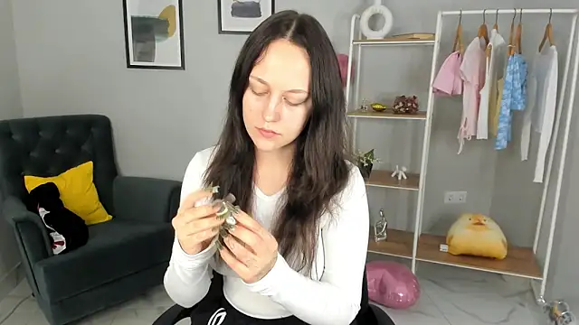 Jenni Palmeri online show from April 2026 12:00:02 PM