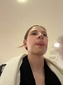 michelle lovique online show from April 2026 08:28:02 AM