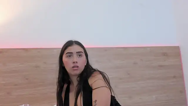 Snapshot of Zoevelvet_ chatting on April 2026 06:41:01 PM Zoevelvet online show from April 2026 06:41:01 PM