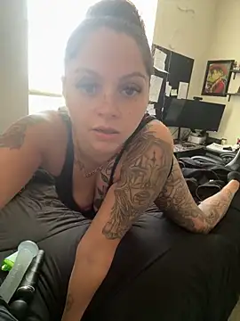 Tattedphoenix online show from May 2026 02:32:02 PM