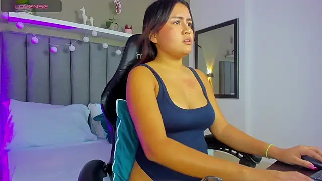 Snapshot of aitana_moon_ chatting on April 2026 02:16:01 AM aitana moon online show from April 2026 02:16:01 AM