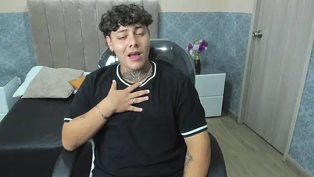 Snapshot of DAMON_SALVATTORE chatting on April 2026 04:01:01 AM DAMON SALVATTORE online show from April 2026 04:01:01 AM