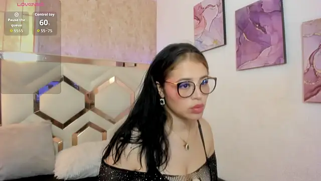 Snapshot of Lips_Hotz chatting on April 2026 01:28:01 PM Lips Hotz online show from April 2026 01:28:01 PM