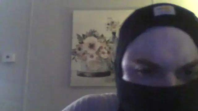 MrBiggles69 online show from April 2026 09:52:01 PM