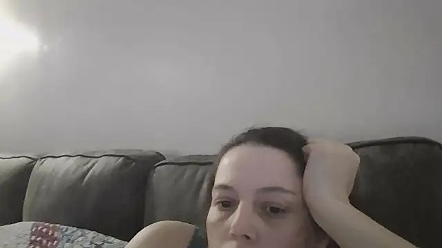 Snapshot of lily1982 chatting on April 2026 04:32:01 AM lily1982 online show from April 2026 04:32:01 AM