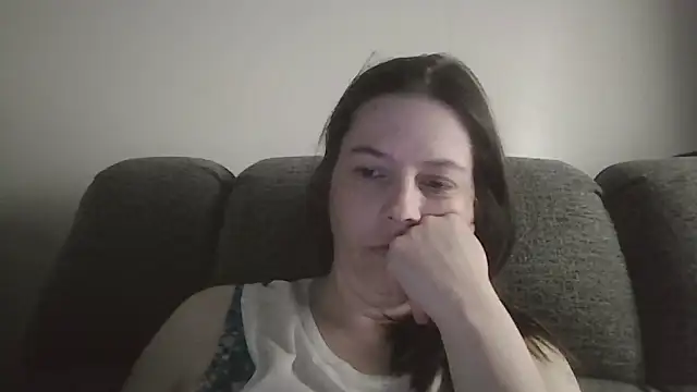 Snapshot of lily1982 chatting on April 2026 04:37:02 PM lily1982 online show from April 2026 04:37:02 PM