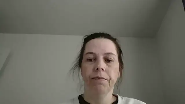 Snapshot of lily1982 chatting on May 2026 10:48:01 PM lily1982 online show from May 2026 10:48:01 PM