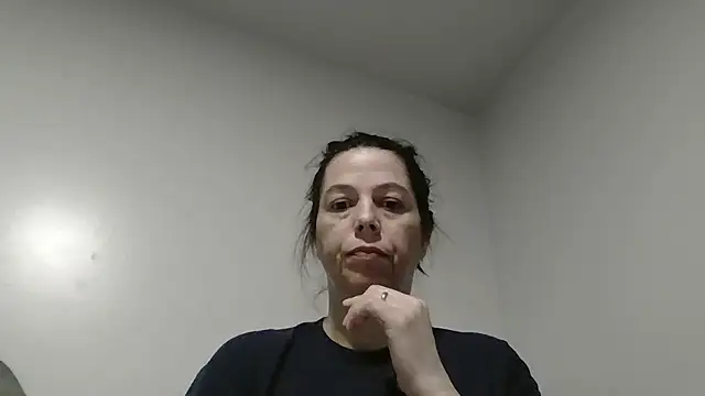 Snapshot of lily1982 chatting on May 2026 04:36:02 PM lily1982 online show from May 2026 04:36:02 PM