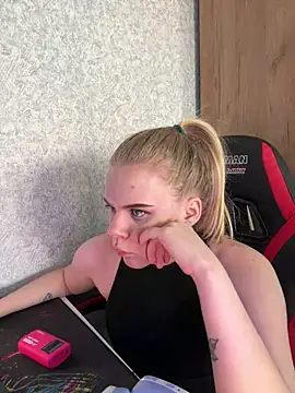 Snapshot of VioletEcho chatting on April 2026 08:19:01 AM VioletEcho online show from April 2026 08:19:01 AM