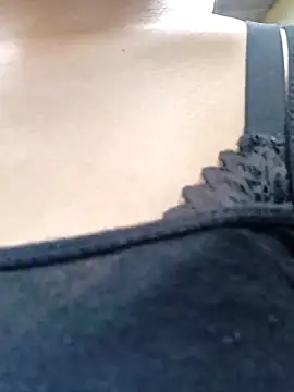 Snapshot of mia0033 chatting on April 2026 03:06:01 AM mia0033 online show from April 2026 03:06:01 AM