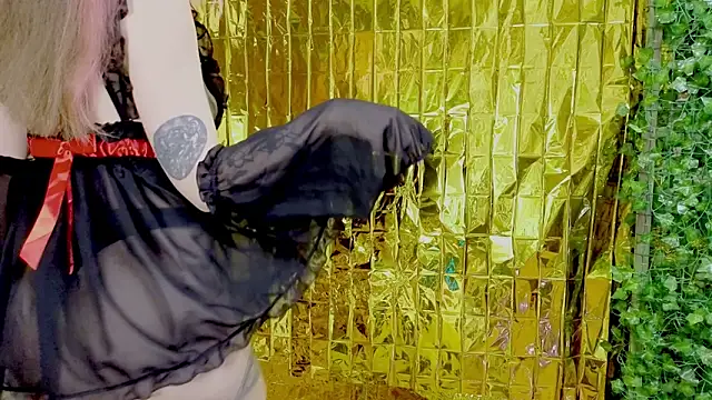 Snapshot of Sansarella chatting on March 2025 05:07:01 PM Sansarella online show from March 2025 05:07:01 PM